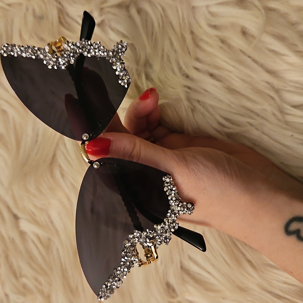 Y2K Butterfly Rhinestone Sunglasses - Black Diamond - Picture 2 of 7